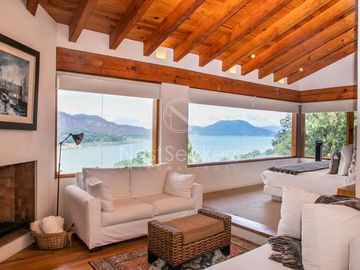 CASA EN VENTA CON VISTA AL LAGO