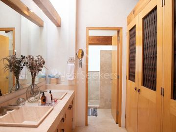 CASA EN VENTA CON VISTA AL LAGO