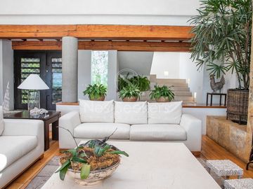 CASA EN VENTA CON VISTA AL LAGO