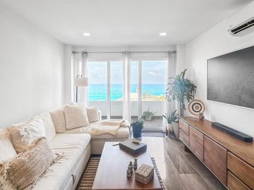 Departamento en venta de 3 recámaras frente al mar en Playas del Conchal