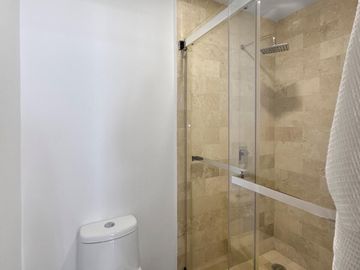 Departamento en venta de 3 recámaras frente al mar en Playas del Conchal