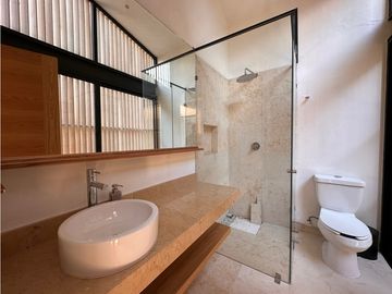 CASA AMUEBLADA, MODERNA CON VISTA AL BOSQUE