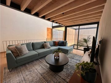 CASA AMUEBLADA, MODERNA CON VISTA AL BOSQUE