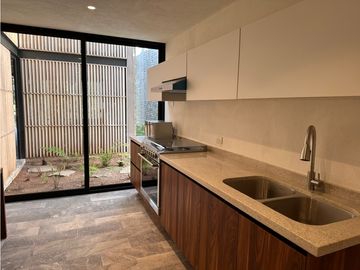 CASA AMUEBLADA, MODERNA CON VISTA AL BOSQUE