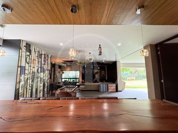 Majestuosa Residencia en venta en Bosque de los Lagos, frente a lago.