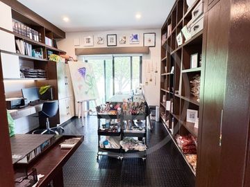 Majestuosa Residencia en venta en Bosque de los Lagos, frente a lago.