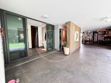 Majestuosa Residencia en venta en Bosque de los Lagos, frente a lago.