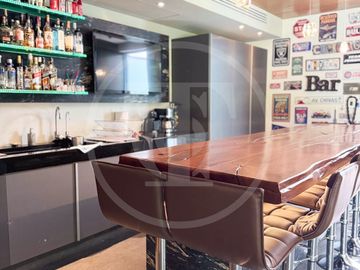 Majestuosa Residencia en venta en Bosque de los Lagos, frente a lago.