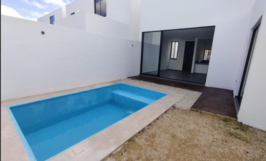 SE VENDE CASA EN PRIVADA AL NORTE DE MERIDA, CERCA DE LA PLAYA
