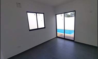 SE VENDE CASA EN PRIVADA AL NORTE DE MERIDA, CERCA DE LA PLAYA