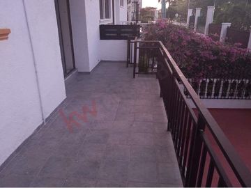 Venta de oportunidad de moderna y espaciosa casa