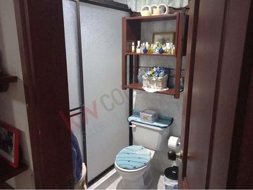 Venta de oportunidad de moderna y espaciosa casa