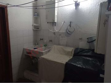 Venta de oportunidad de moderna y espaciosa casa