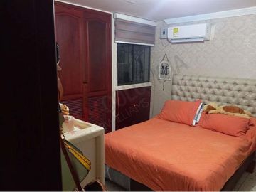 Venta de oportunidad de moderna y espaciosa casa