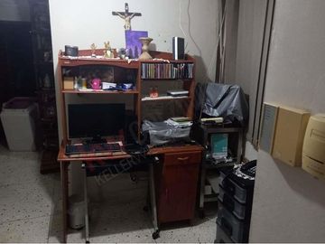 Venta de oportunidad de moderna y espaciosa casa