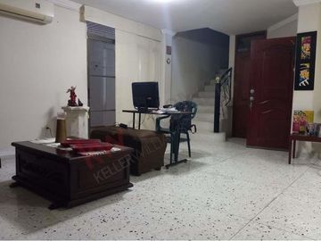 Venta de oportunidad de moderna y espaciosa casa