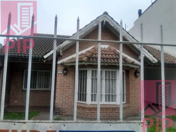 Casa  en Venta Ituzaingo / Ituzaingo (B110 1010)