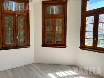 Av. Corrientes 2400 5 amb. A nuevo. Apto prof. T126m² Subte B y H. Luminoso!!