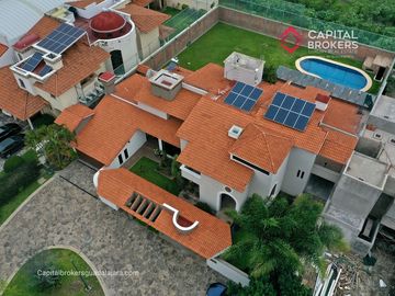 Casa en Venta en El Palomar Ideal para Remodelar Ubicación de Lujo