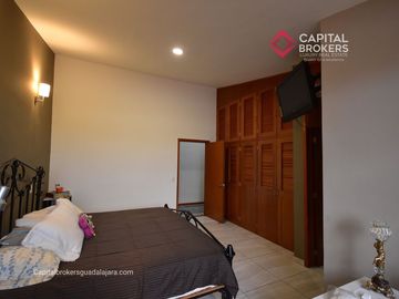 Casa en Venta en El Palomar Ideal para Remodelar Ubicación de Lujo