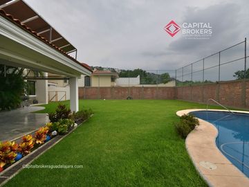 Casa en Venta en El Palomar Ideal para Remodelar Ubicación de Lujo