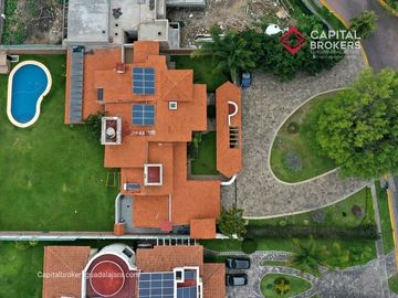 Casa en Venta en El Palomar Ideal para Remodelar Ubicación de Lujo