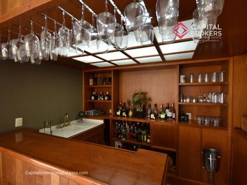 Casa en Venta en El Palomar Ideal para Remodelar Ubicación de Lujo