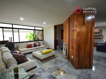 Casa en Venta en El Palomar Ideal para Remodelar Ubicación de Lujo