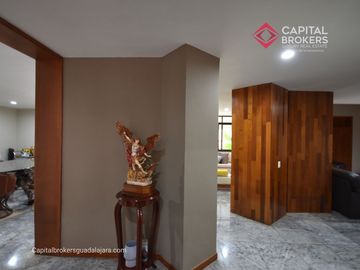 Casa en Venta en El Palomar Ideal para Remodelar Ubicación de Lujo