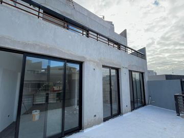 Lezica 4483 P1°: 2 amb. fte. c/ balcón. T56m²Amenities.