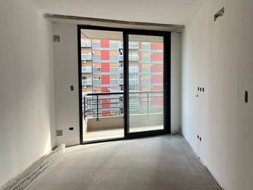 Lezica 4483 P1°: 2 amb. fte. c/ balcón. T56m²Amenities.
