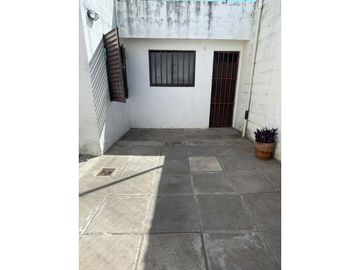 CASA 2 DORM C/PATIO - RES V SARSFIELD