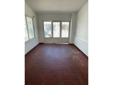 CASA 2 DORM C/PATIO - RES V SARSFIELD