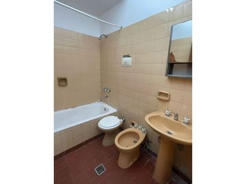 CASA 2 DORM C/PATIO - RES V SARSFIELD