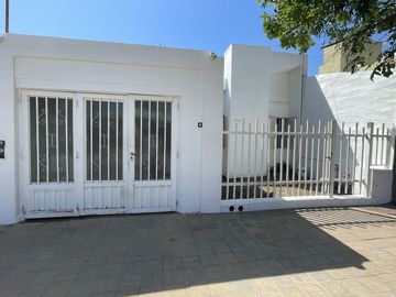 CASA 2 DORM C/PATIO - RES V SARSFIELD