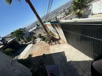 AMPLIA CASA EN VENTA // CAÑON DE LA RAZA !!!!!