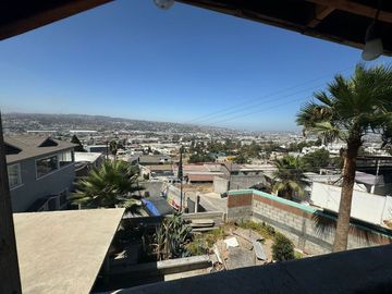 AMPLIA CASA EN VENTA // CAÑON DE LA RAZA !!!!!