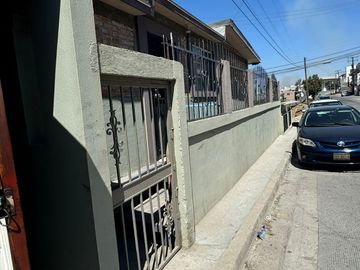 AMPLIA CASA EN VENTA // CAÑON DE LA RAZA !!!!!