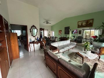 Venta Casa  de Un Nivel, Fraccionamiento con Seguridad, Junto al Río en Temixco Morelos