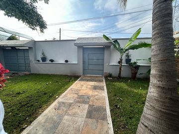 Venta Casa  de Un Nivel, Fraccionamiento con Seguridad, Junto al Río en Temixco Morelos
