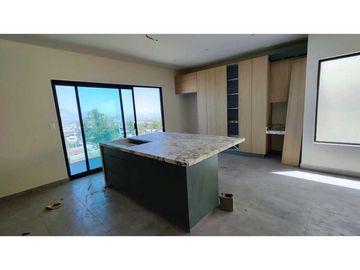 Casa en Venta en Cumbres Elite Premier con Alberca frente parque