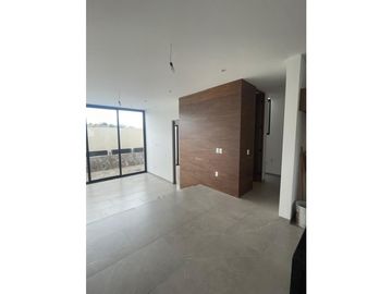 Casa en Venta en Cumbres Elite Premier con Alberca frente parque