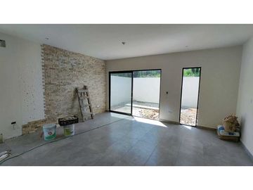 Casa en Venta en Cumbres Elite Premier con Alberca frente parque