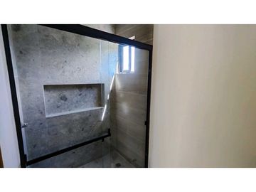 Casa en Venta en Cumbres Elite Premier con Alberca frente parque