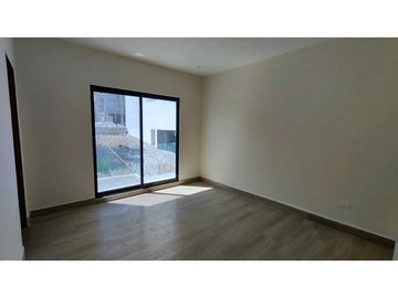 Casa en Venta en Cumbres Elite Premier con Alberca frente parque