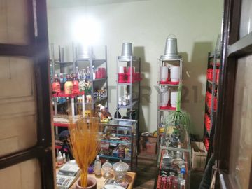 Vendo Casa con locales Parque central