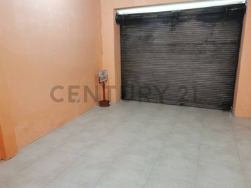 Vendo Casa con locales Parque central