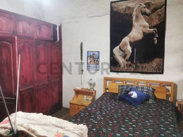 Vendo Casa con locales Parque central