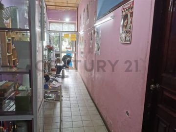 Vendo Casa con locales Parque central