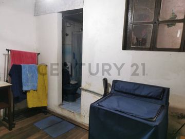 Vendo Casa con locales Parque central